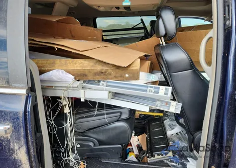 2013 Chrysler Town & Country Limited z USA, uszkodzony, nr VIN 2C4RC1GG1DR806366